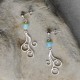 Boucles d'Oreilles Clous Métal Argenté Perles Striées et Arabesques