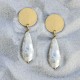 Boucles d'Oreilles Clips Laiton Doré Pastille Brossée et Goutte de Nacre Facettée