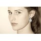 Boucles d'Oreilles Clous en Laiton Fleurs de Frangipanier en Nacre de Coquillage