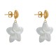 Boucles d'Oreilles Clous en Laiton Fleurs de Frangipanier en Nacre de Coquillage