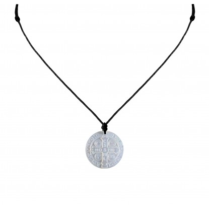 Collier Lien Croix de Saint Benoit en Nacre